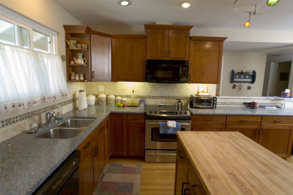 Cherry Cabinet Remodeling in Helotes